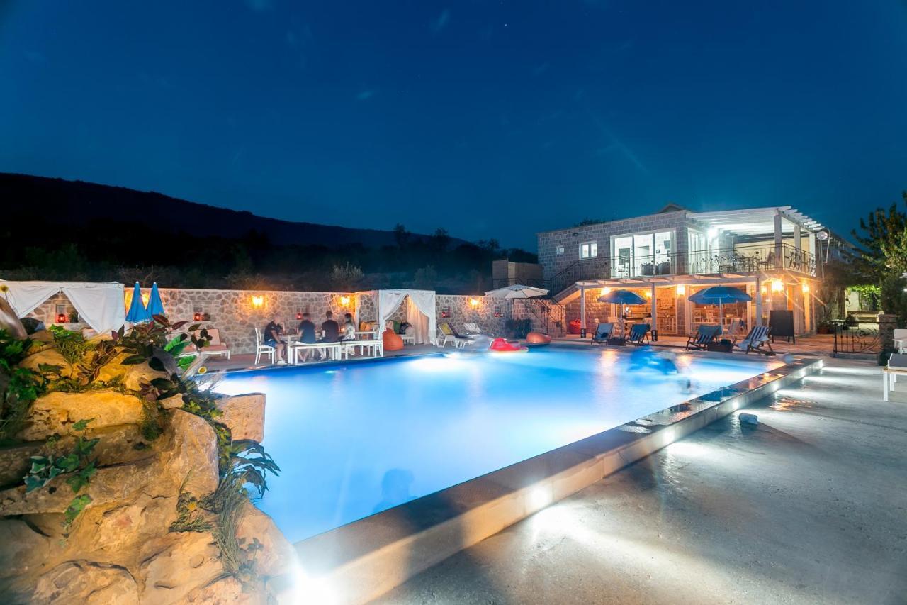 Lustica Apartments Luaran gambar