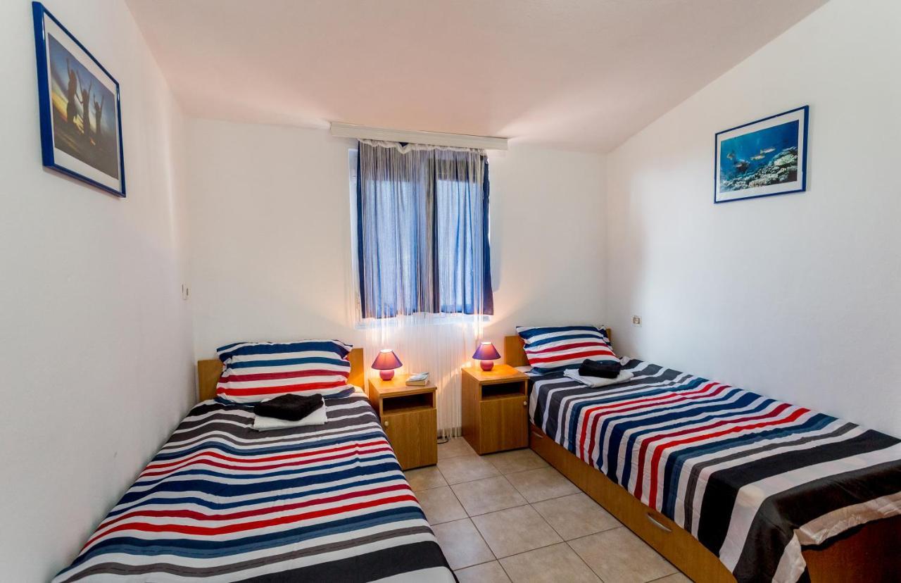 Lustica Apartments Luaran gambar