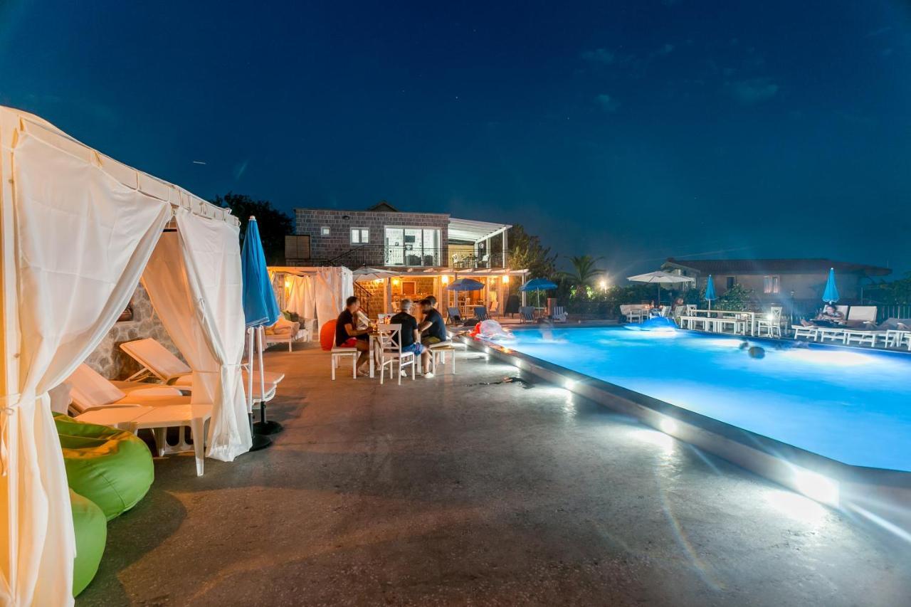 Lustica Apartments Luaran gambar