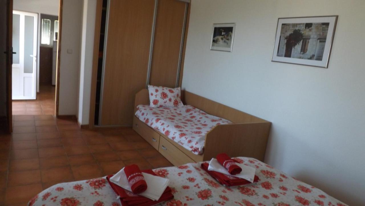 Lustica Apartments Luaran gambar